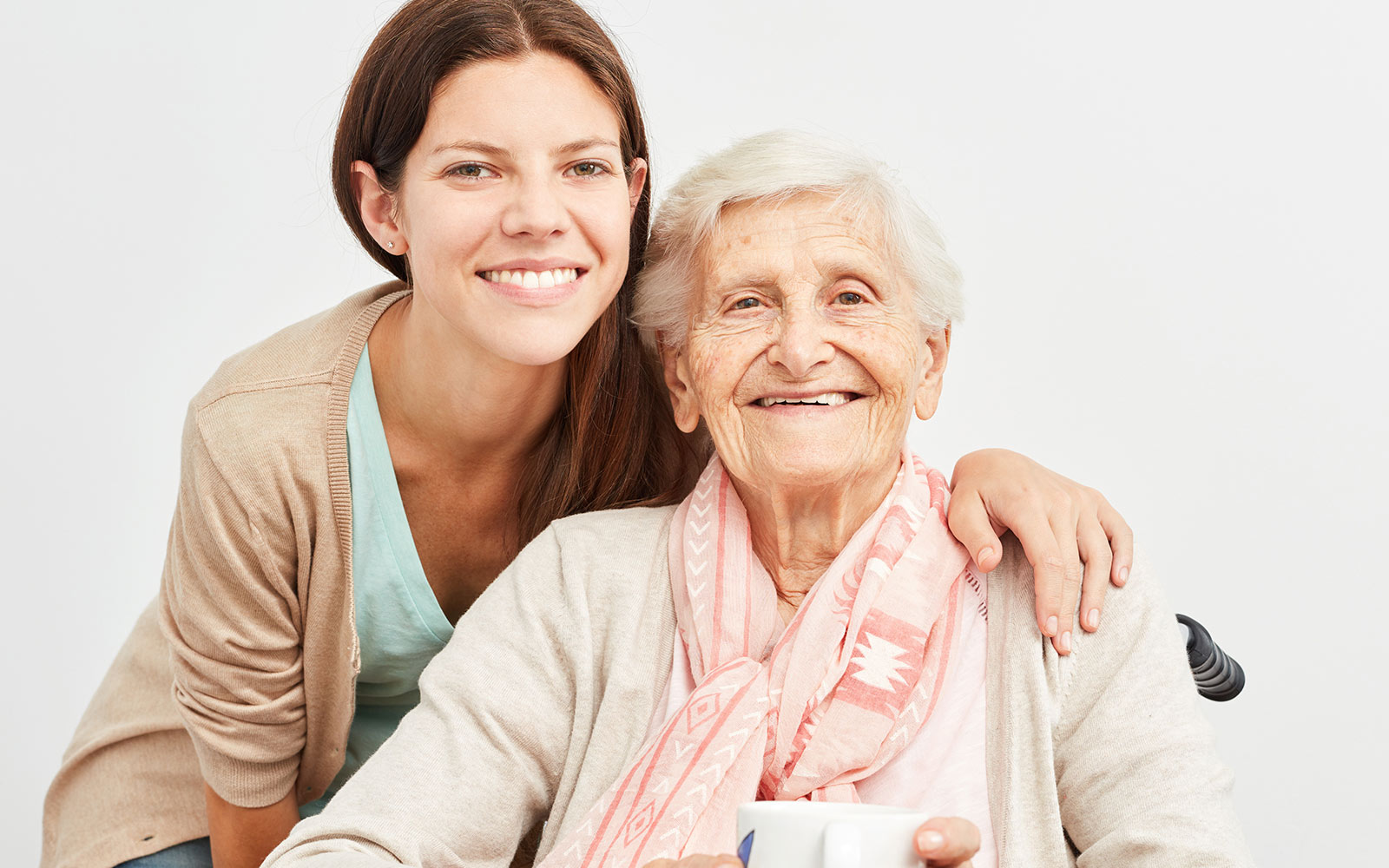 Seniorin mit pflegerin AS peopleimages